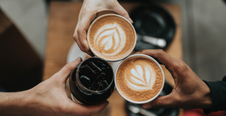 Ingestão excessiva de café aumenta risco de demência, diz estudo