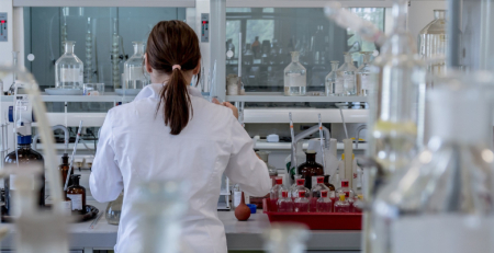 Alzheimer: lecanemab reduz em 27 % o declínio cognitivo, indica estudo