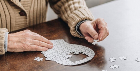 Investigação afirma que certas pessoas têm o dobro das hipóteses de vir a ter Alzheimer