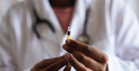 Vacinas da gripe e pneumonia podem reduzir risco de Alzheimer