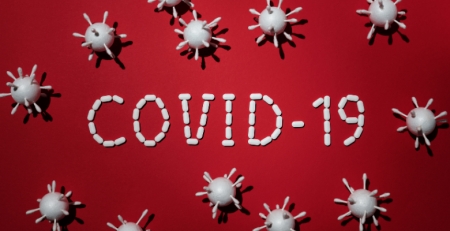 COVID-19: estudo indica que vírus aumenta risco de desenvolver a doença de Parkinson