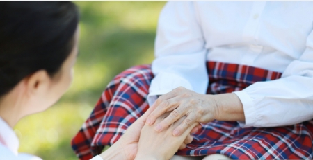 Alzheimer Portugual disponibiliza materiais de apoio a doentes e cuidadores