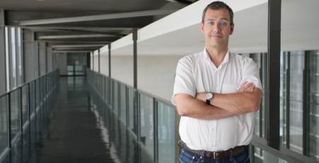 Esclerose múltipla: eficácia e segurança de ocrelizumab no tratamento de doentes naïve